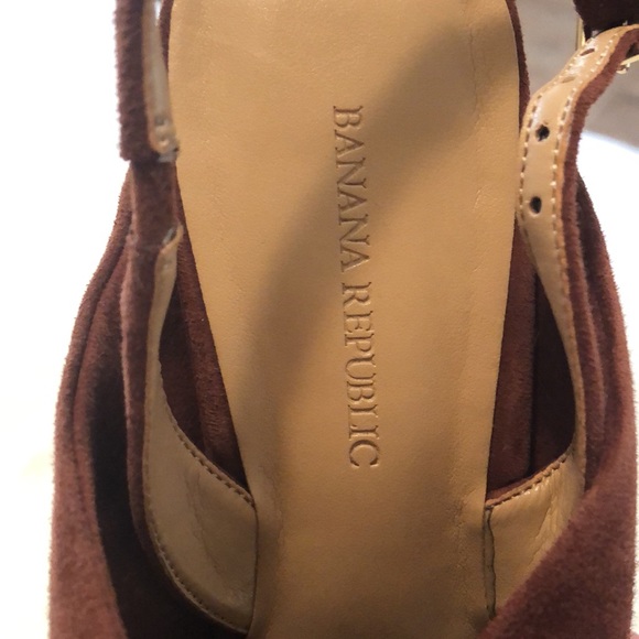 Banana Republic Suede Pump - Picture 4 of 5